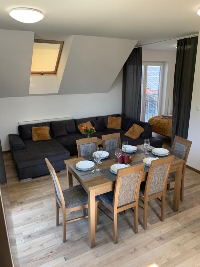 Cozy 2-Bedroom Vacation Apartment With Entire Top Floor Gaj  Εξωτερικό φωτογραφία