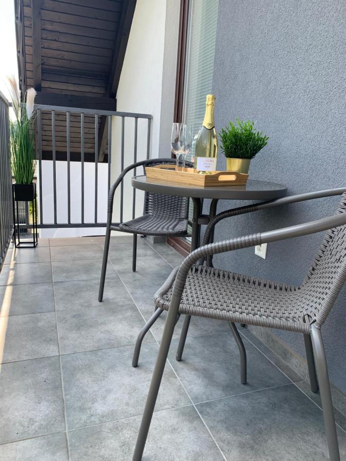 Cozy 2-Bedroom Vacation Apartment With Entire Top Floor Gaj  Εξωτερικό φωτογραφία