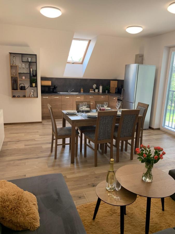 Cozy 2-Bedroom Vacation Apartment With Entire Top Floor Gaj  Εξωτερικό φωτογραφία