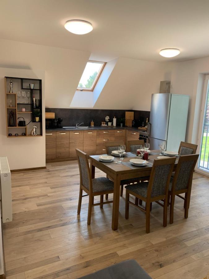 Cozy 2-Bedroom Vacation Apartment With Entire Top Floor Gaj  Εξωτερικό φωτογραφία